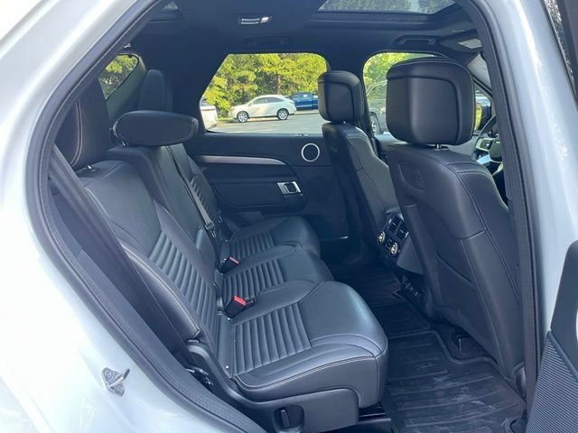 Certified 2025 Land Rover Discovery Dynamic SE AWD/4WD image 13