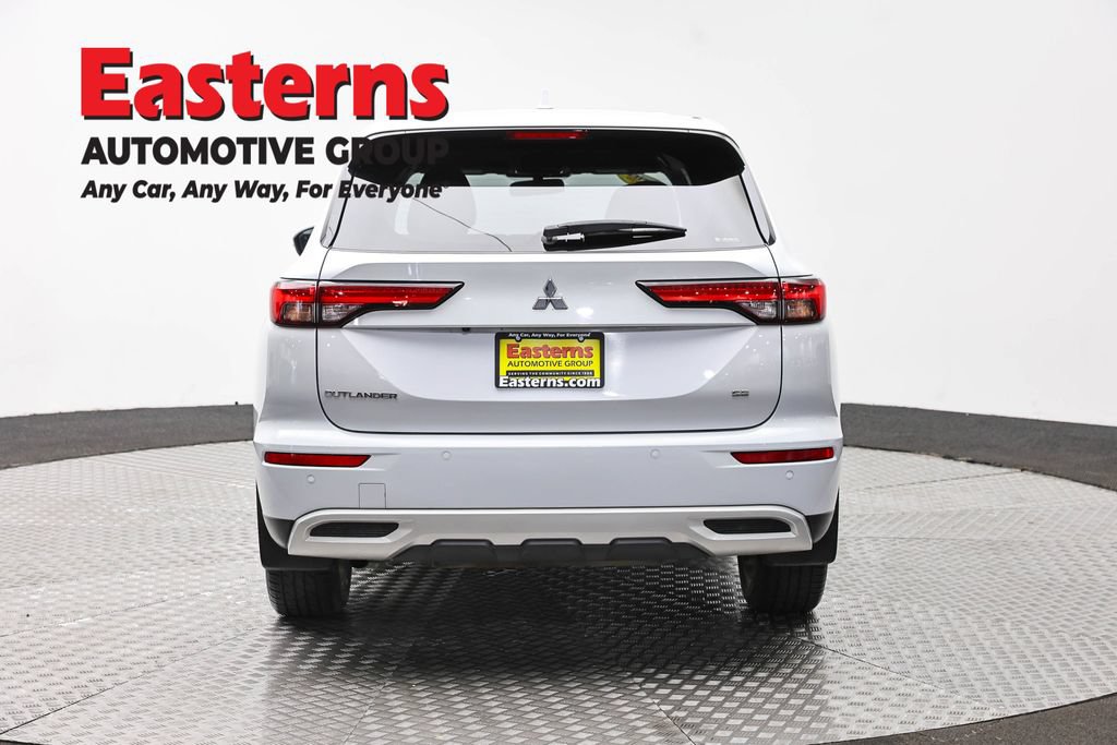 Used 2024 Mitsubishi Outlander SE AWD/4WD image 6