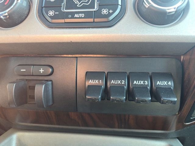 Used 2015 Ford F350 Lariat image 33