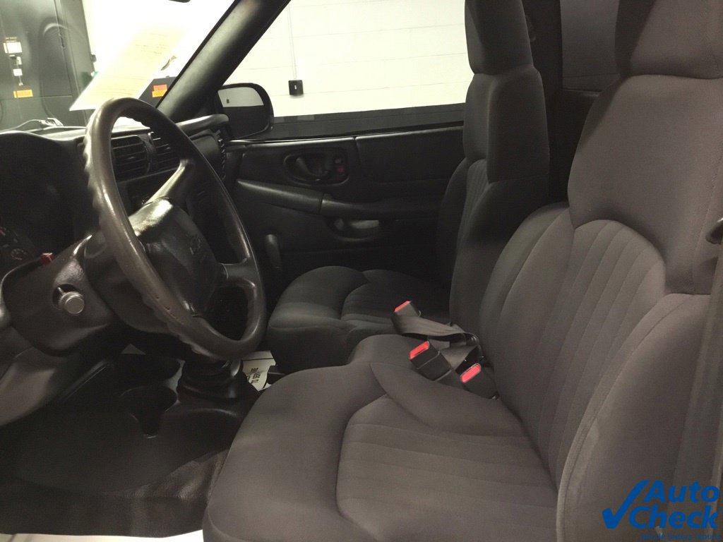 Used 2003 Chevrolet S10 Pickup 2WD Regular Cab image 22