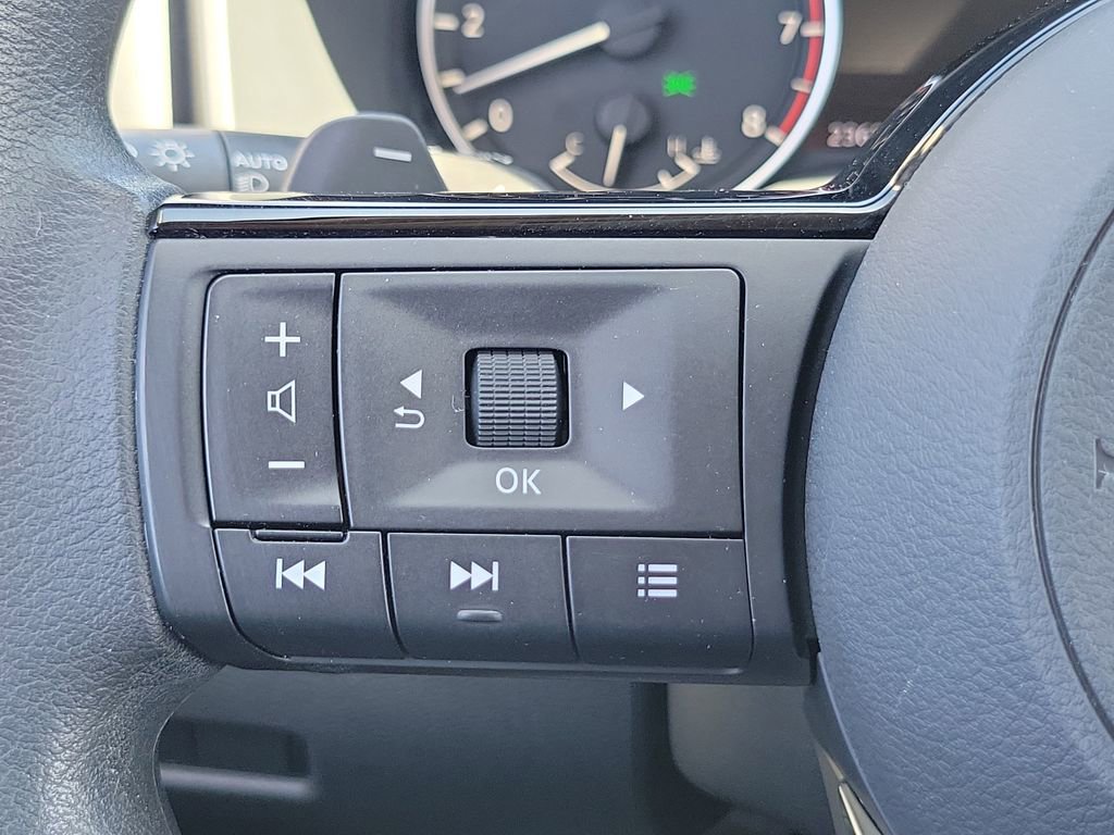 Used 2021 Nissan Rogue SV AWD/4WD image 22