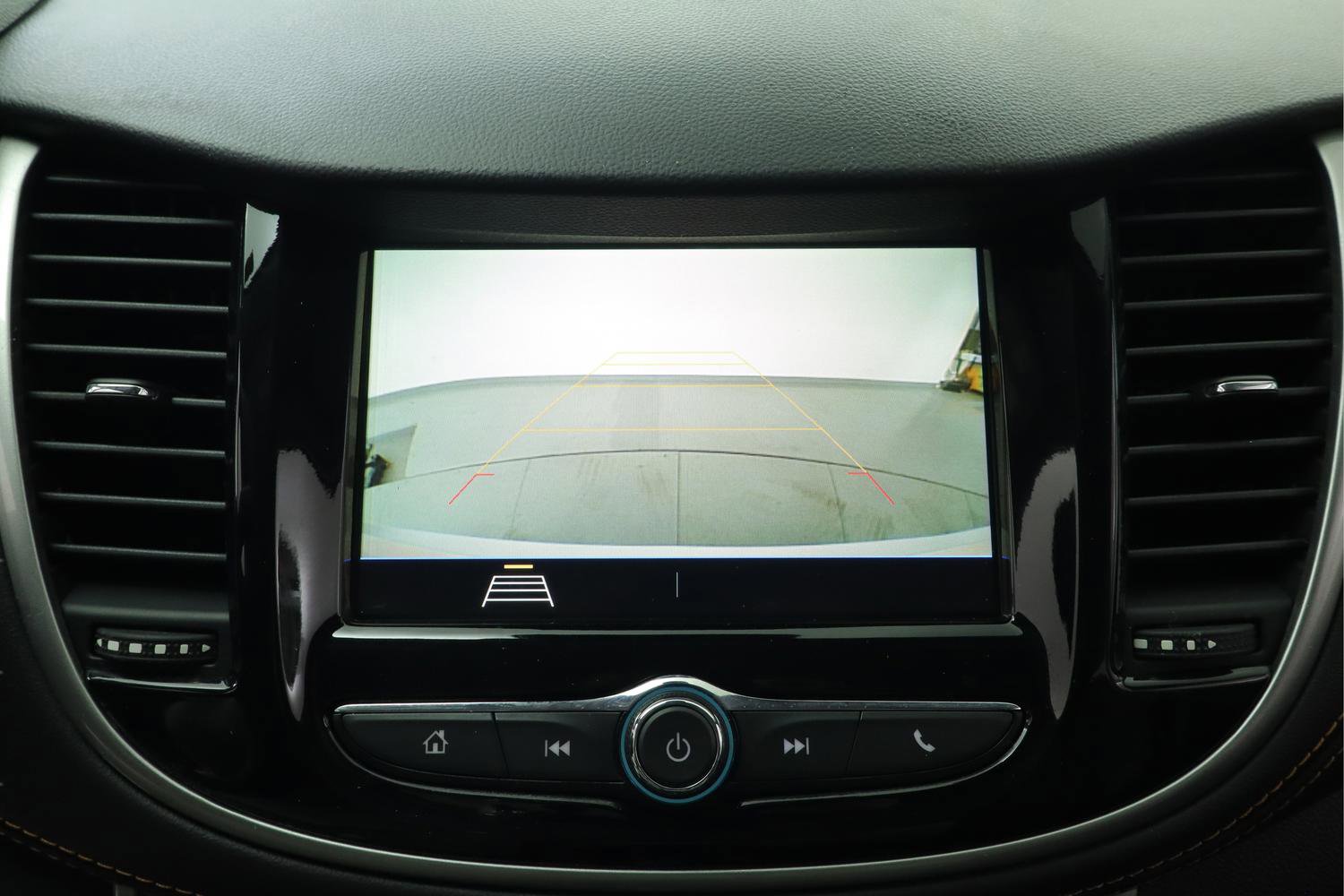 Used 2019 Chevrolet Trax LT w/ LT Convenience Package image 14