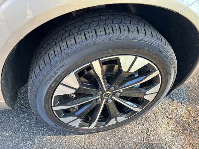 New 2026 Volvo XC60 B5 Plus w/ Protection Package Premier AWD/4WD image 16