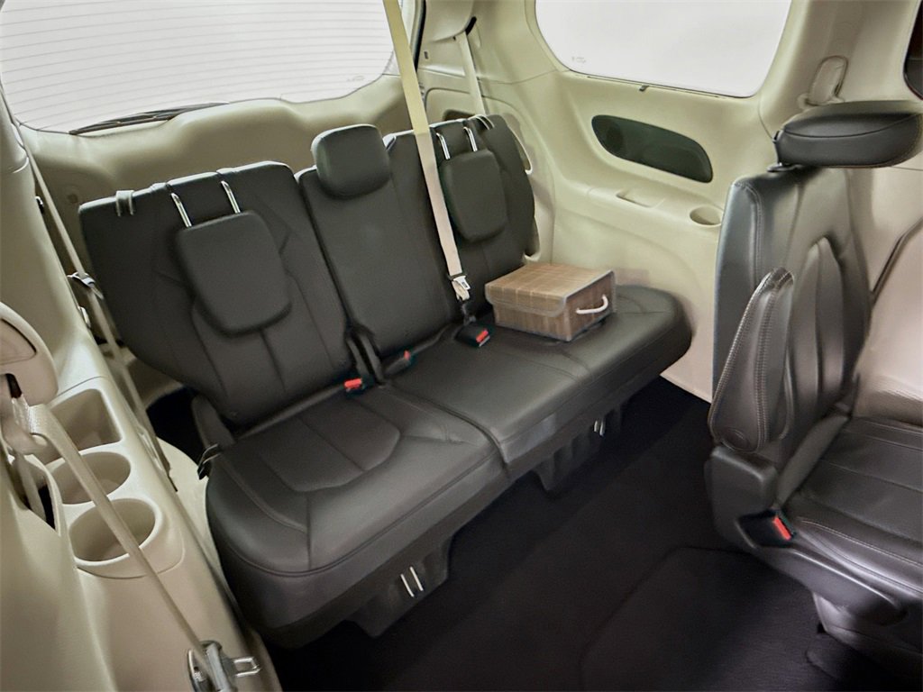 Used 2020 Chrysler Pacifica Touring-L Plus image 28