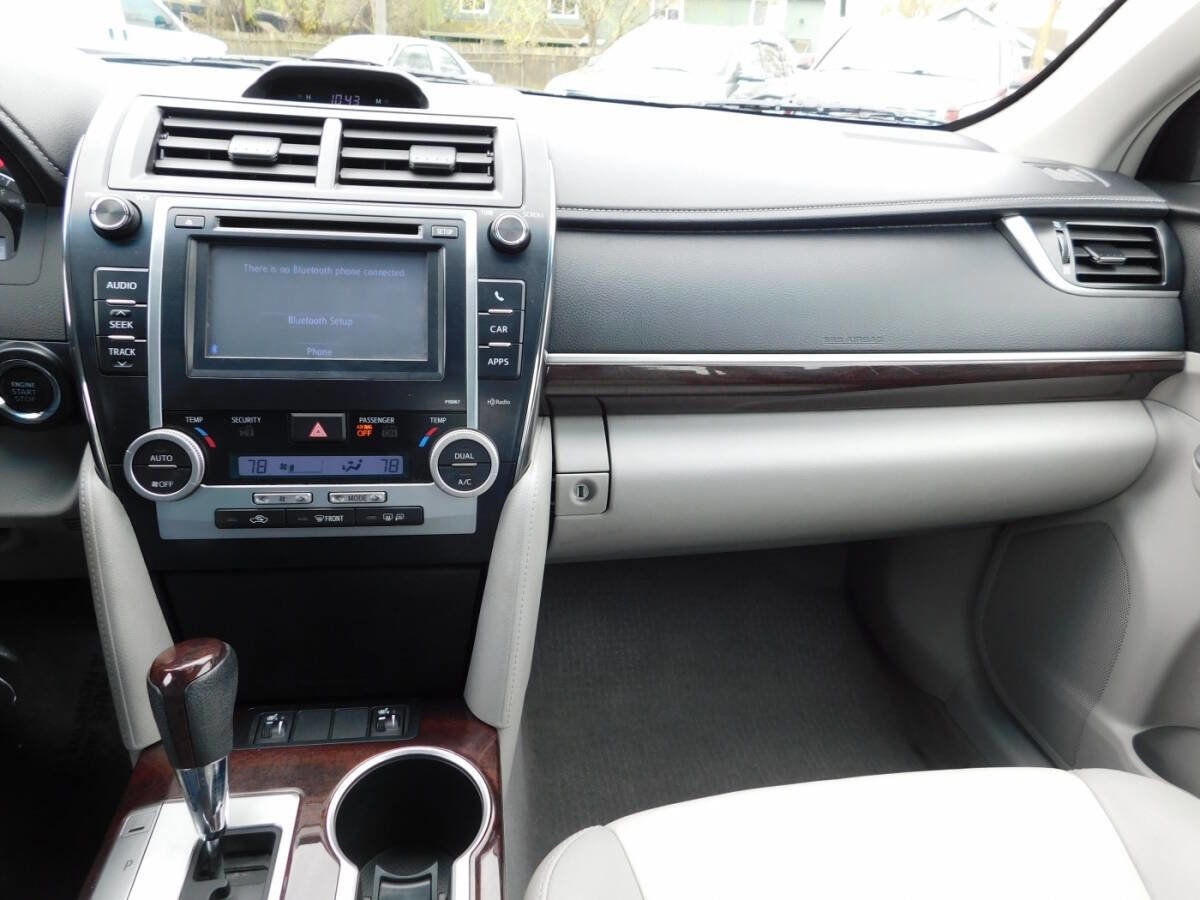 Used 2012 Toyota Camry XLE w/ Leather Pkg image 7