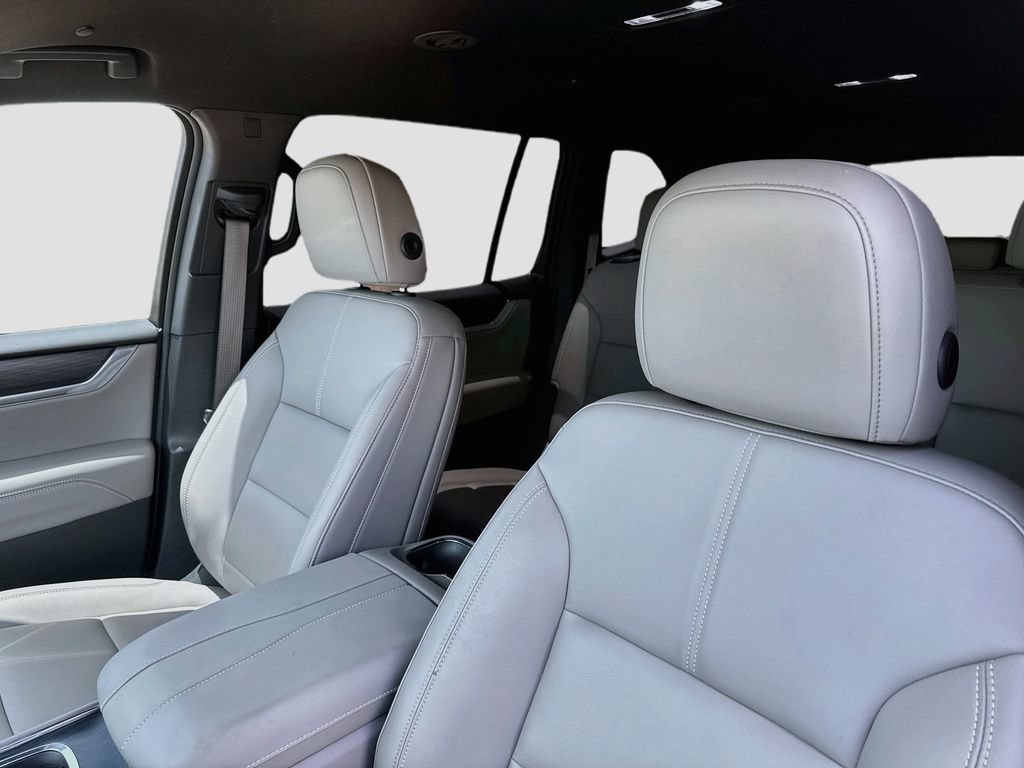Used 2025 GMC Acadia Elevation w/ Elevation Premium Package FWD image 13