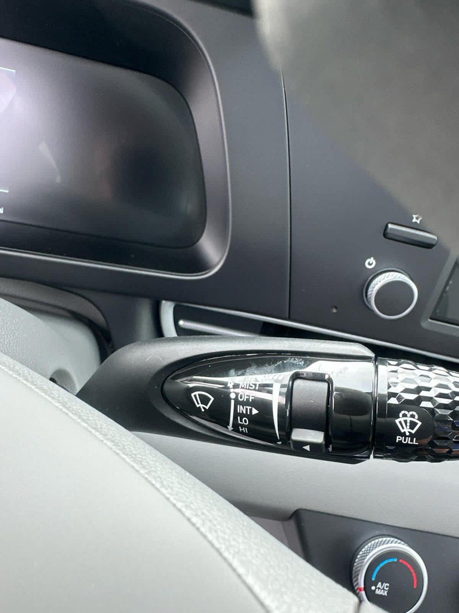 New 2026 Hyundai Elantra SE FWD image 13
