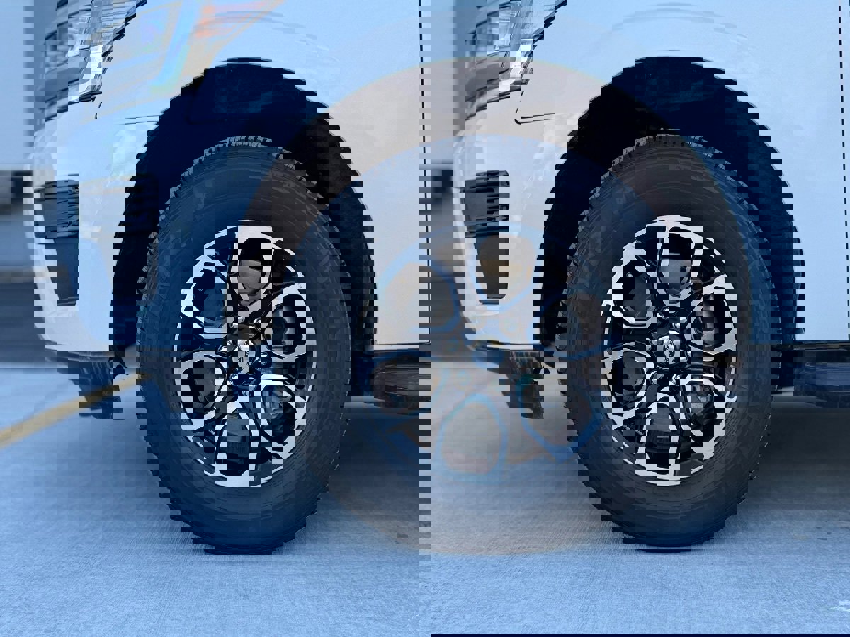 Used 2024 Ford Expedition Max XLT image 9