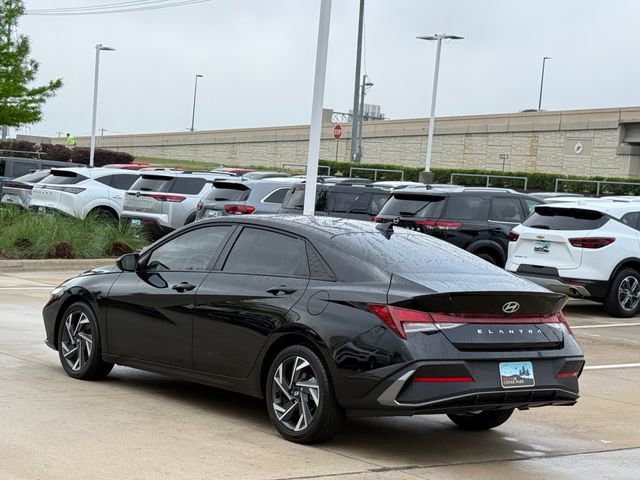 Used 2025 Hyundai Elantra Sport image 6