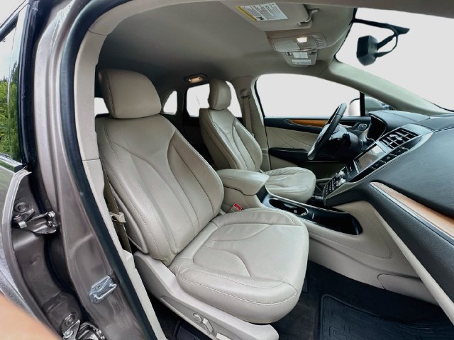 Used 2019 Lincoln MKC Select w/ Select Plus Package FWD image 29