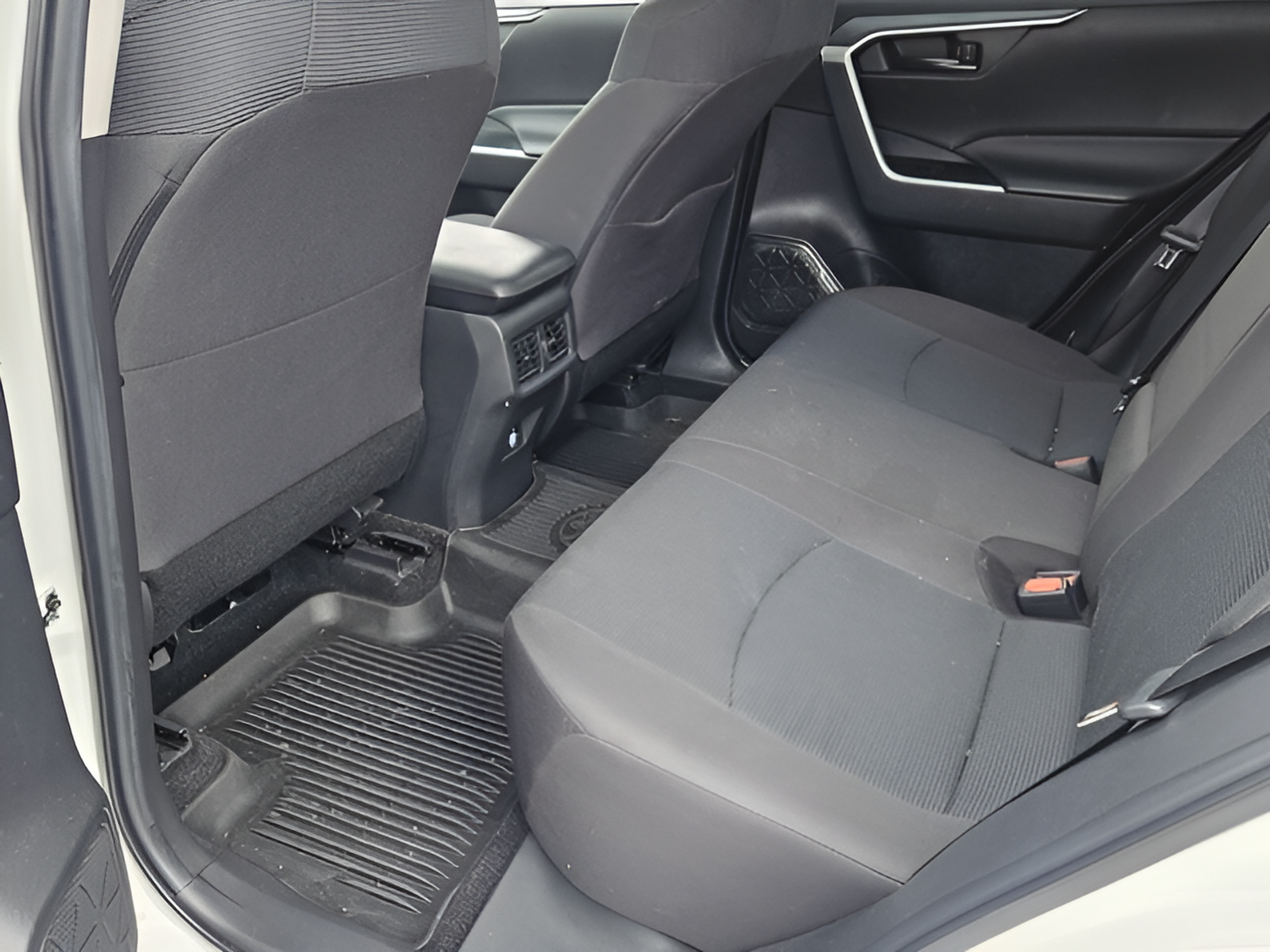 Used 2023 Toyota RAV4 LE AWD/4WD image 9