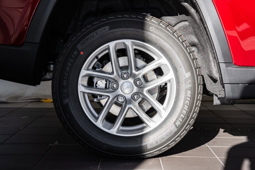 New 2025 Jeep Grand Cherokee Laredo X w/ Luxury Tech Group I image 18