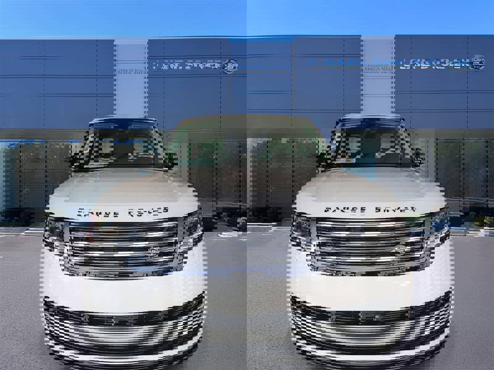 New 2024 Land Rover Range Rover SV image 3