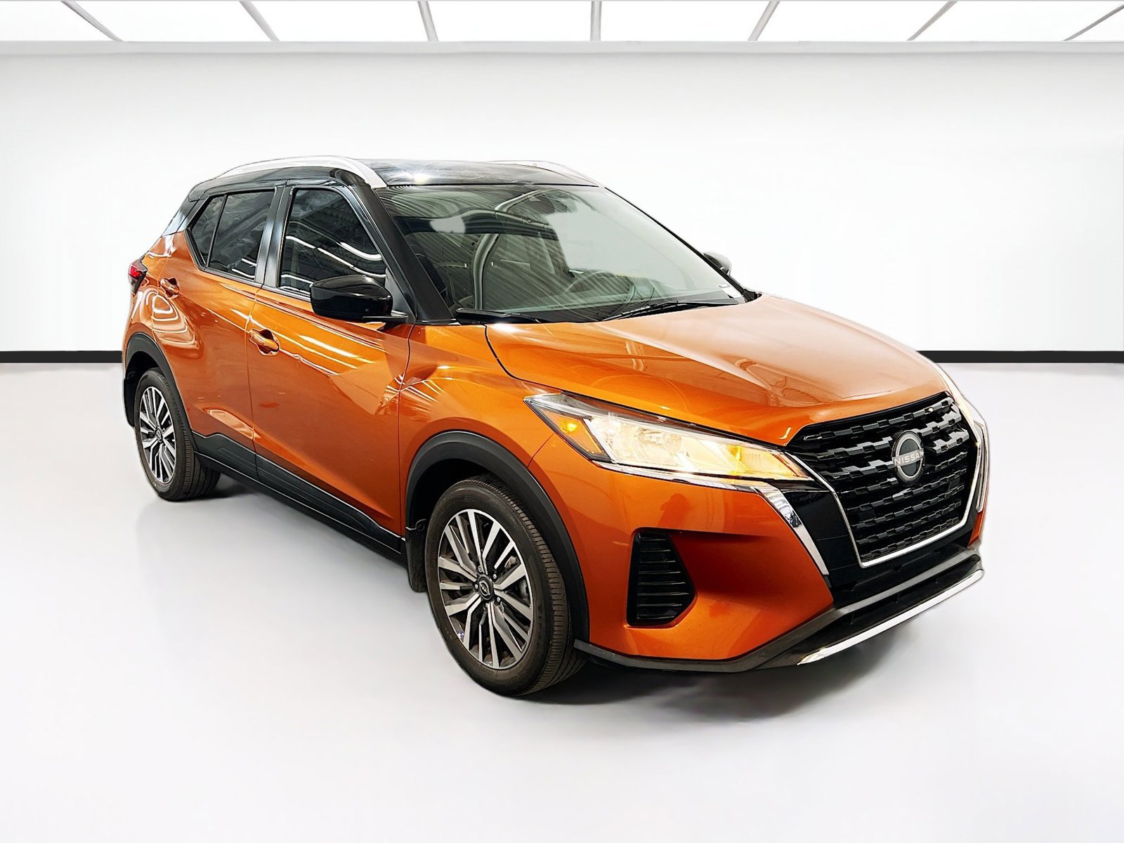 Used 2023 Nissan Kicks SV FWD image 3