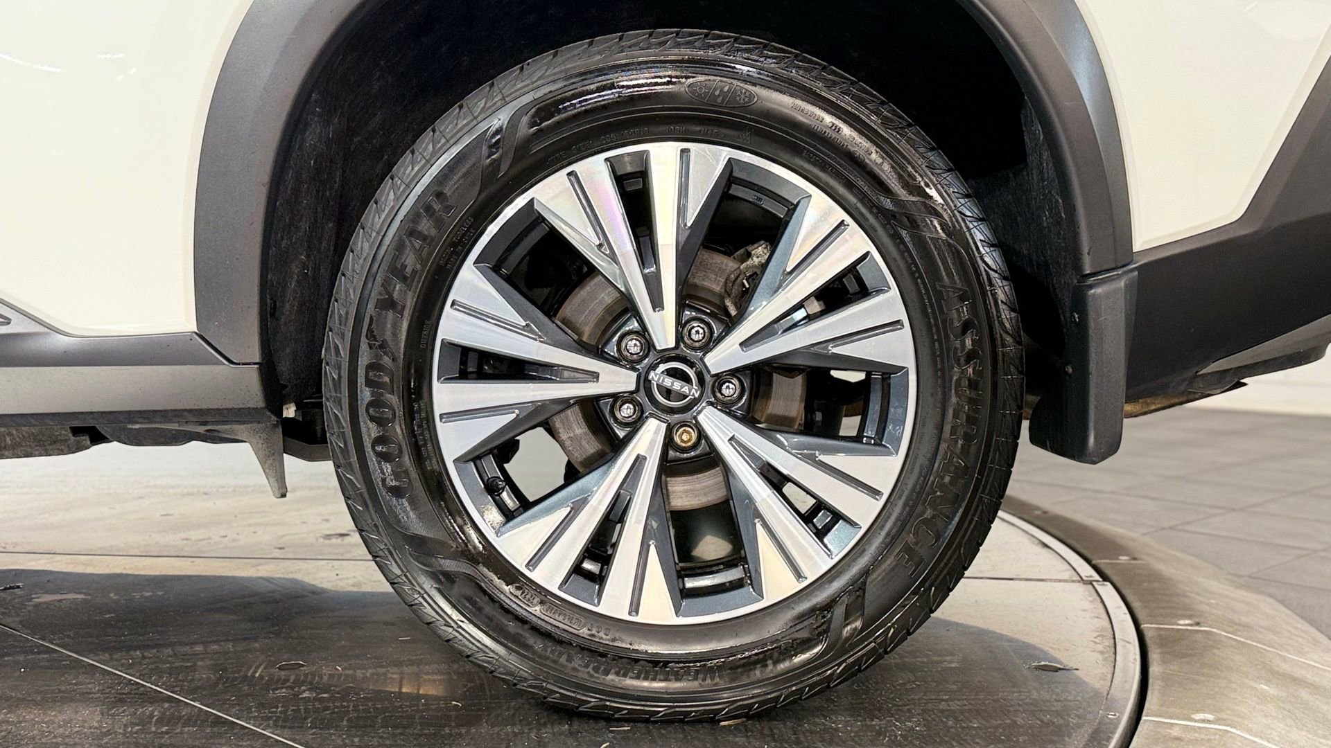 Used 2023 Nissan Rogue SV w/ SV Premium B Package image 23