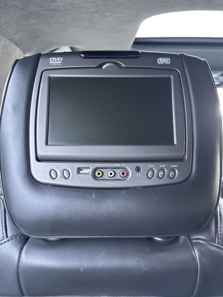 Used 2017 Cadillac Escalade ESV Platinum image 27