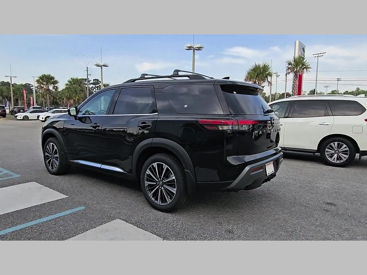 New 2026 Nissan Pathfinder Platinum FWD image 25