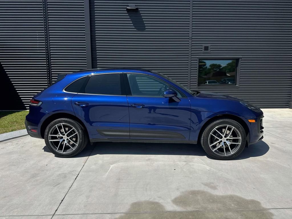 Certified 2025 Porsche Macan image 10