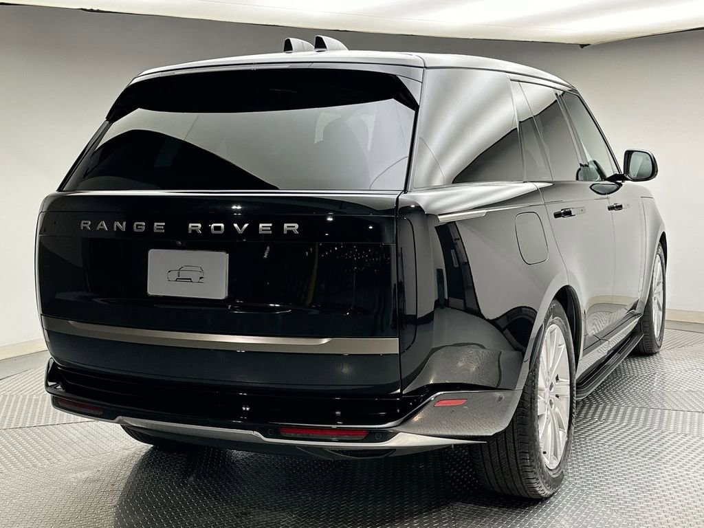 Used 2024 Land Rover Range Rover SE image 3
