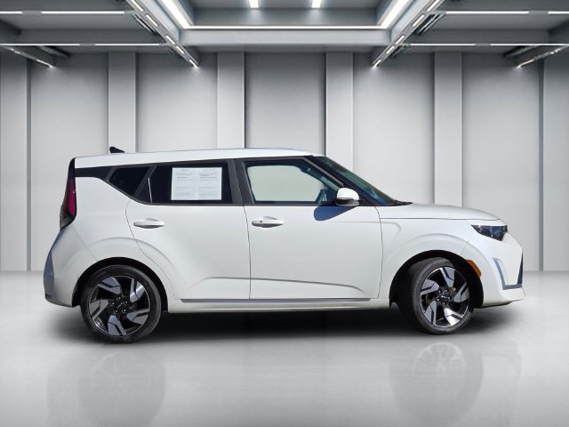Certified 2023 Kia Soul GT-Line FWD image 3
