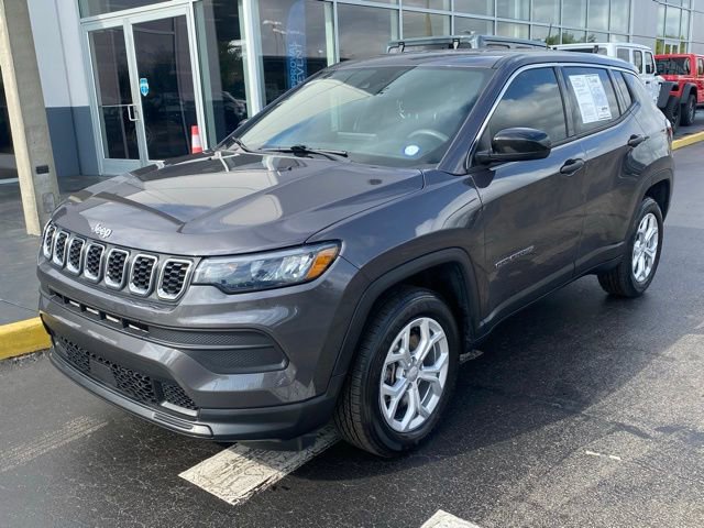 Used 2024 Jeep Compass Sport image 4