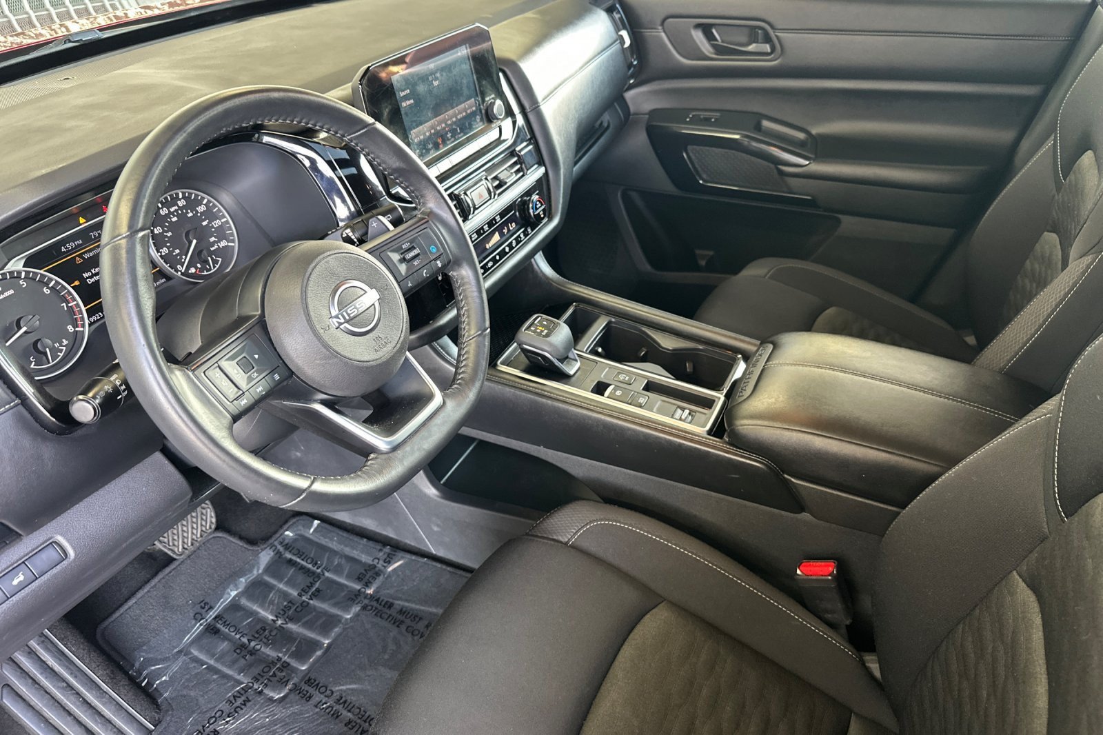 Used 2024 Nissan Pathfinder SV w/ SV Premium Package FWD image 9