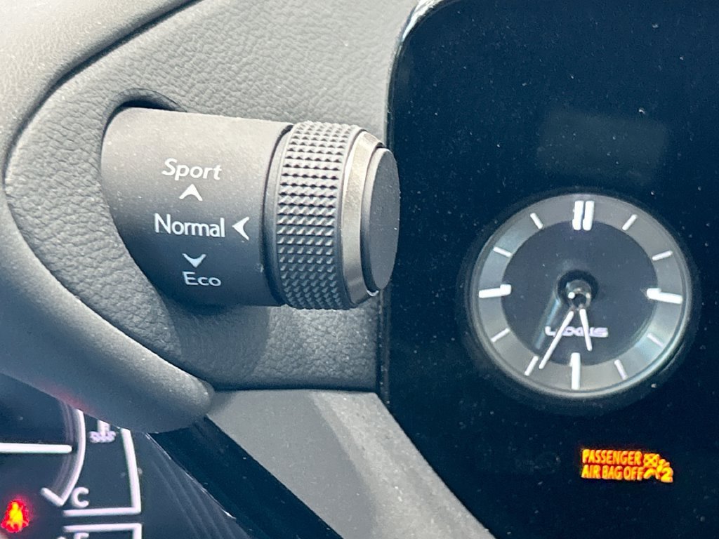 Used 2024 Lexus ES 300h w/ Premium Package FWD image 34