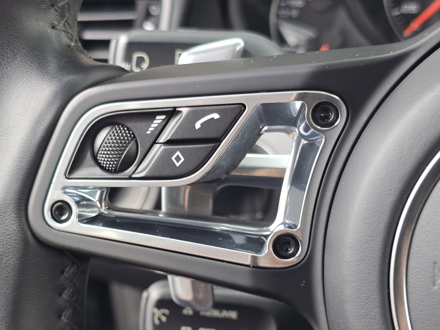 Used 2017 Porsche 911 Turbo image 22