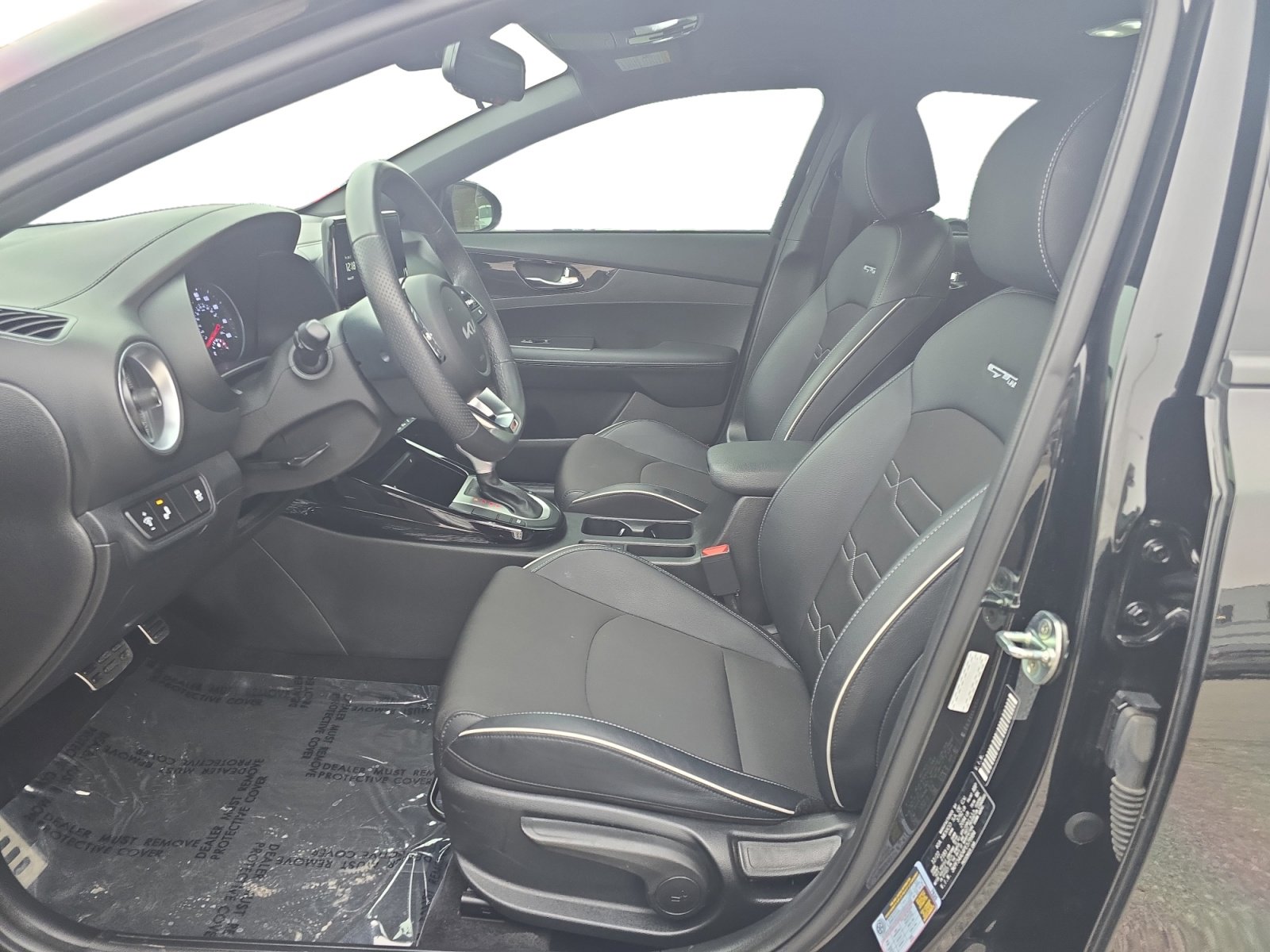 Used 2023 Kia Forte GT-Line w/ GT-Line Premium Package image 2