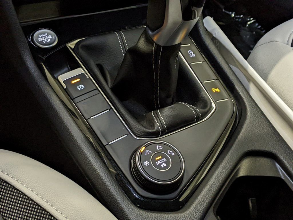 New 2025 Volkswagen Taos SE image 20