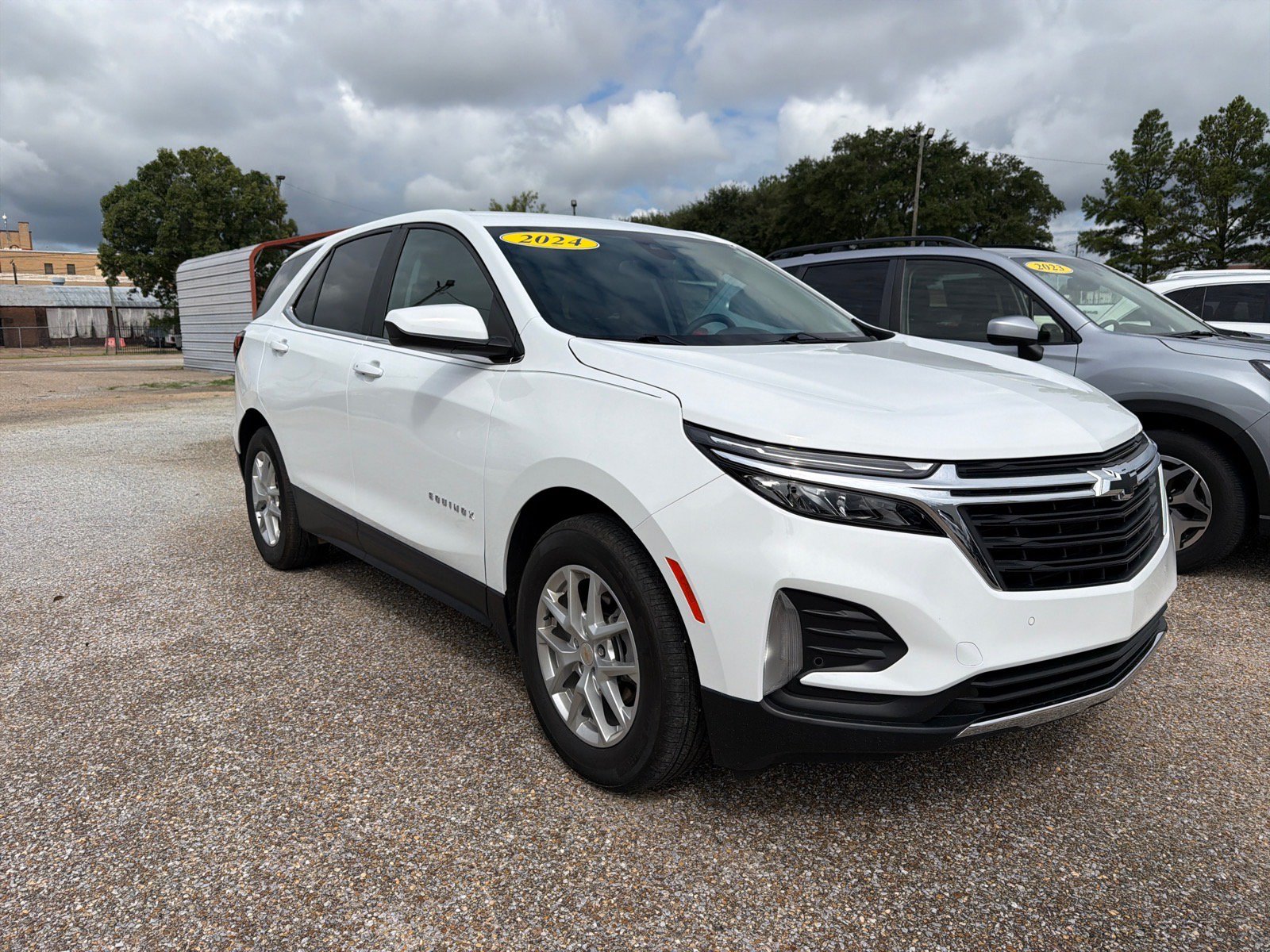 Used 2024 Chevrolet Equinox LT w/ LPO, Floor Liner Package FWD image 2