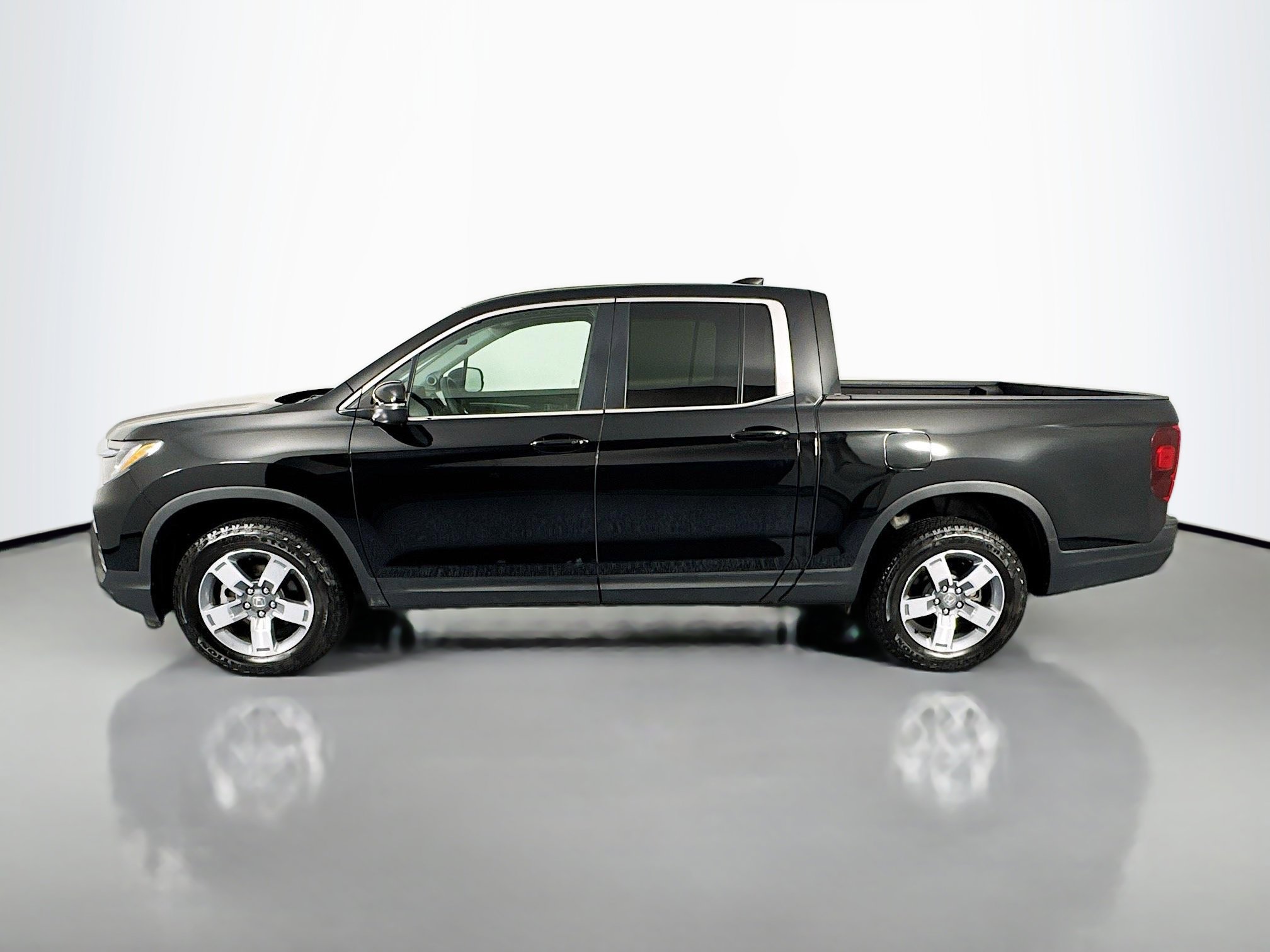 Certified 2025 Honda Ridgeline RTL image 8
