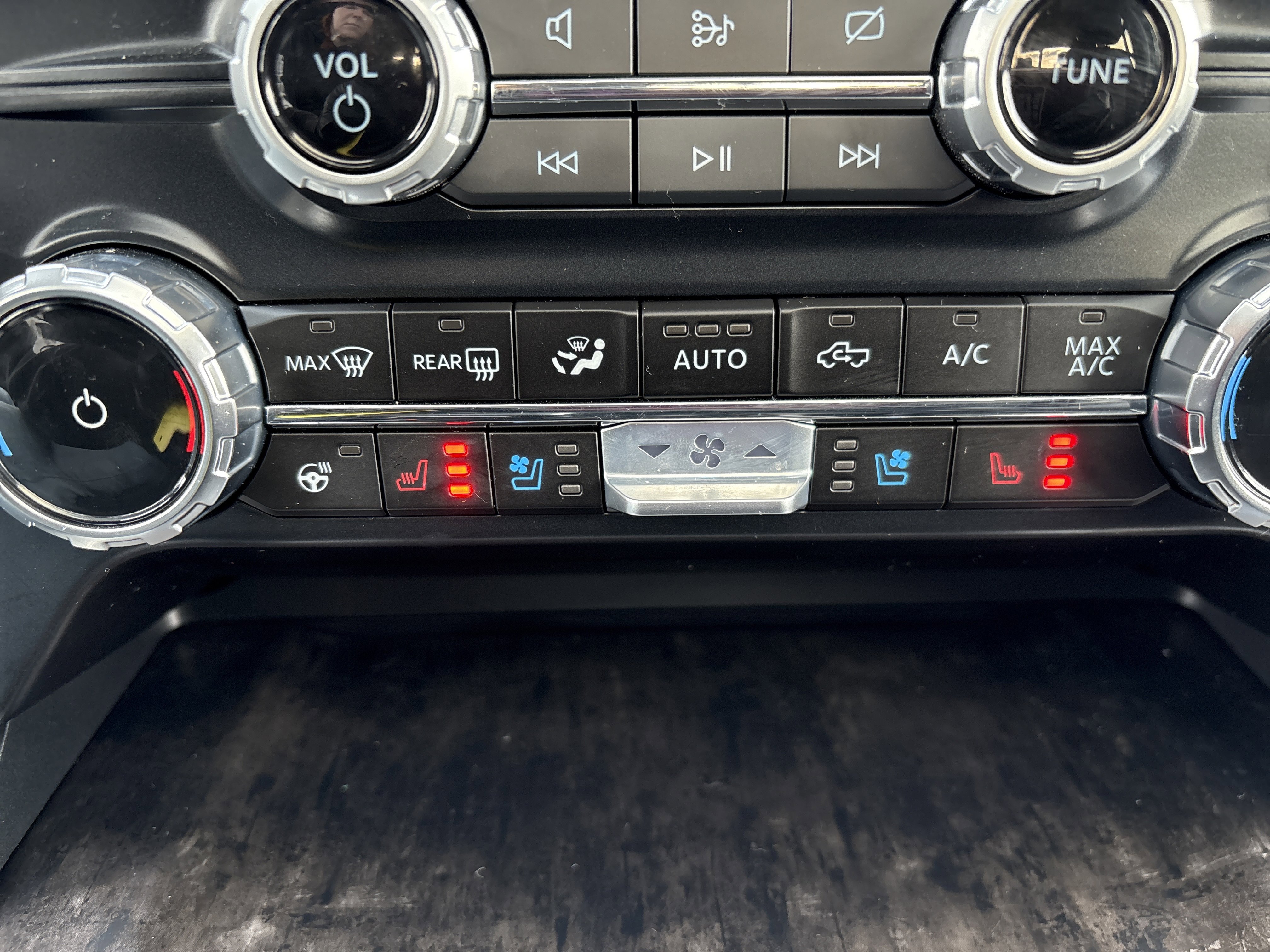 Used 2023 Ford F150 Lariat w/ Equipment Group 502A High image 27