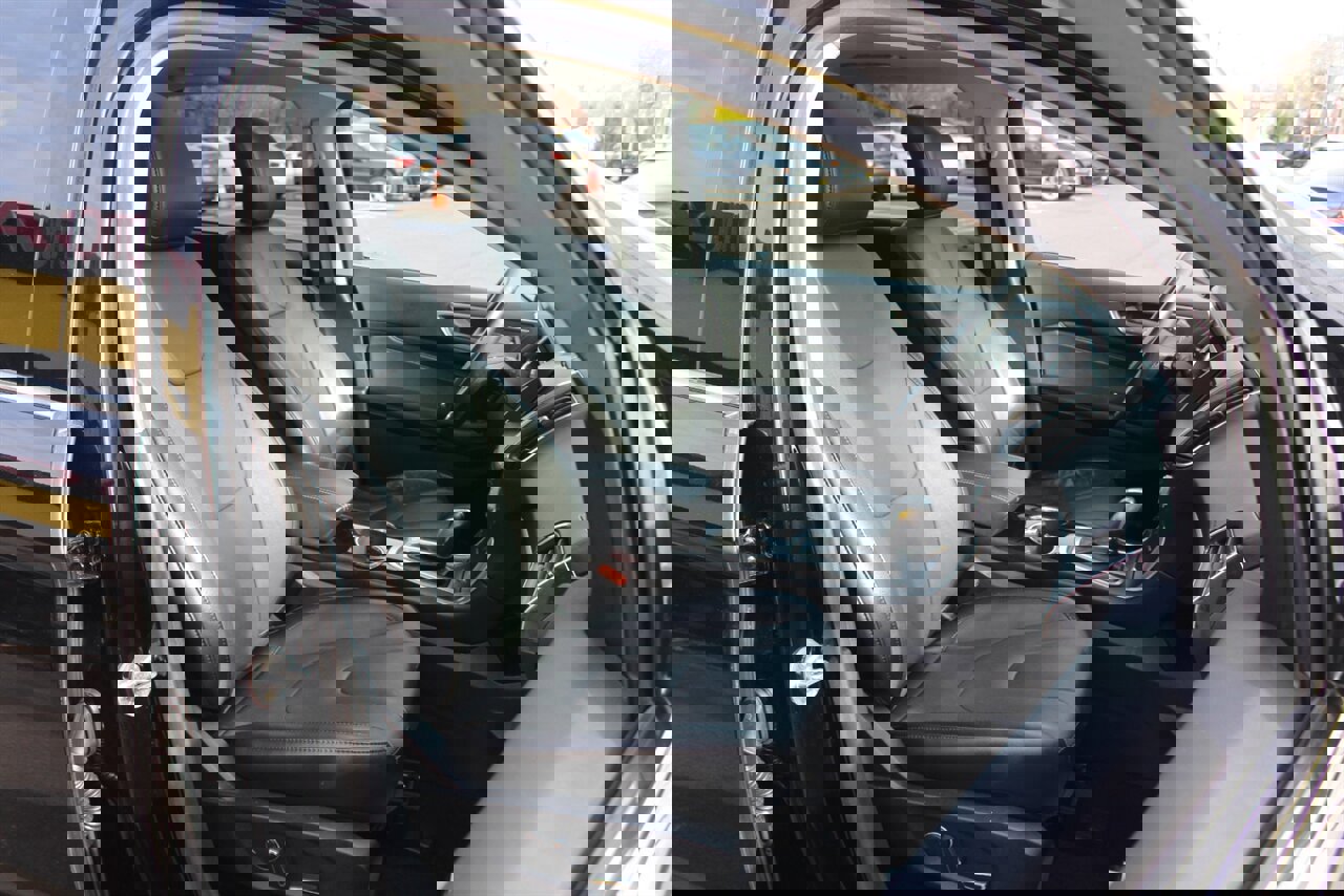 Used 2017 Ford Edge Titanium w/ Equipment Group 301A AWD/4WD image 13