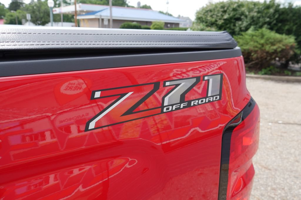 Used 2018 Chevrolet Silverado 1500 LT w/ All Star Edition AWD/4WD image 9