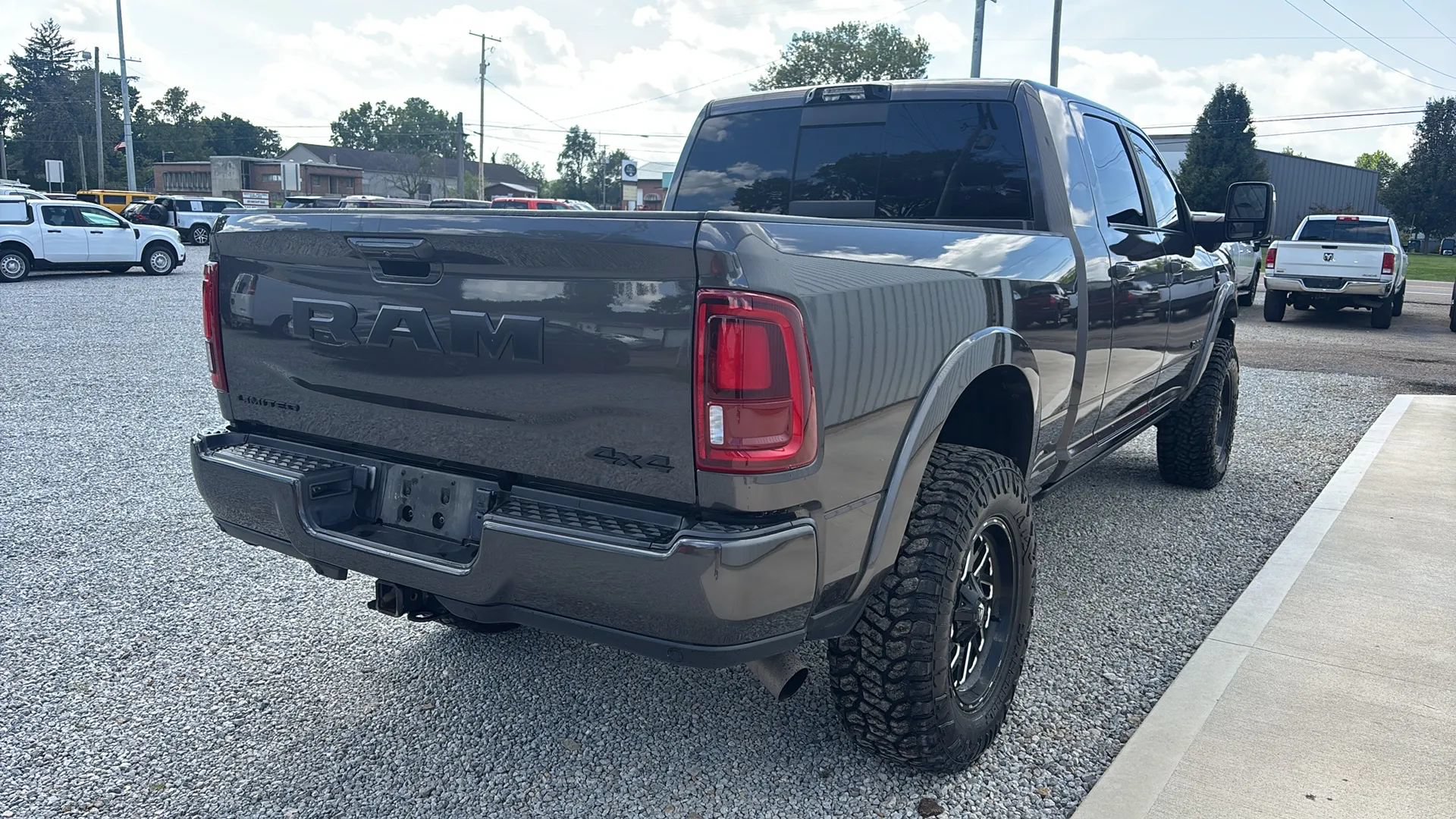 Used 2025 RAM 2500 Limited AWD/4WD image 8