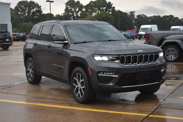 Used 2023 Jeep Grand Cherokee Limited RWD image 3