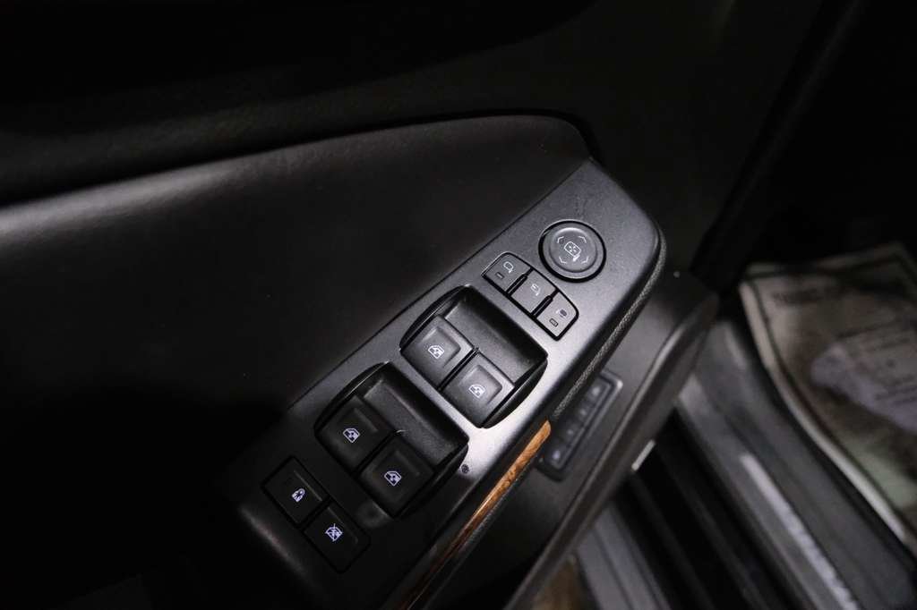 Used 2019 Chevrolet Suburban Premier AWD/4WD image 20