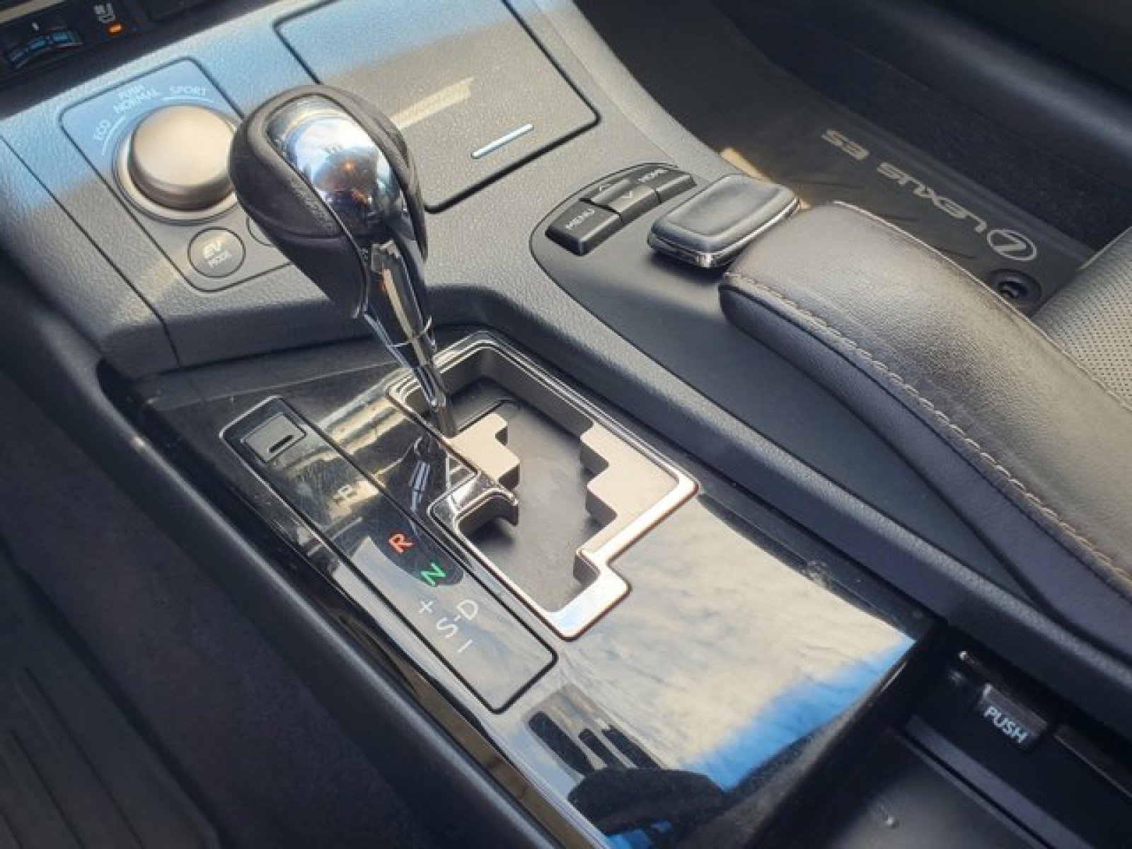 Used 2015 Lexus ES 300h w/ Navigation System Package FWD image 29