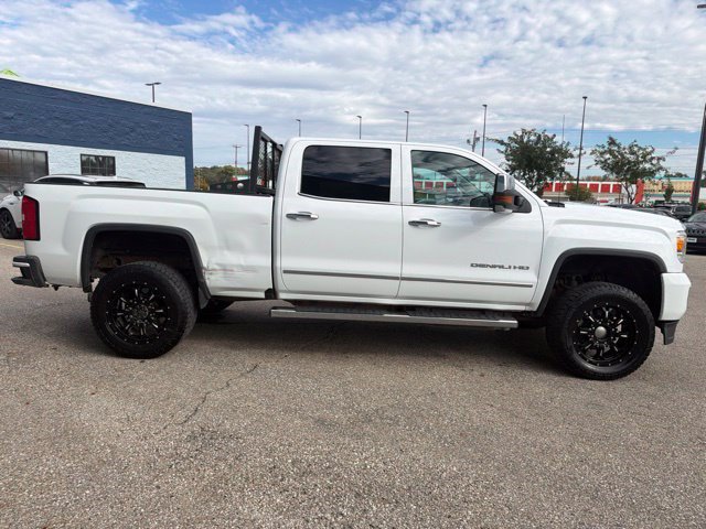 Used 2016 GMC Sierra 2500 Denali w/ Duramax Plus Package AWD/4WD image 6