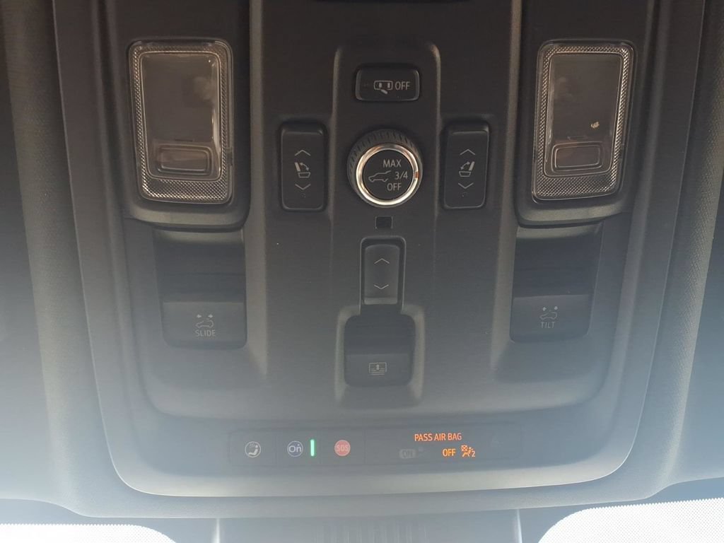 Used 2023 GMC Yukon XL Denali Ultimate AWD/4WD image 8