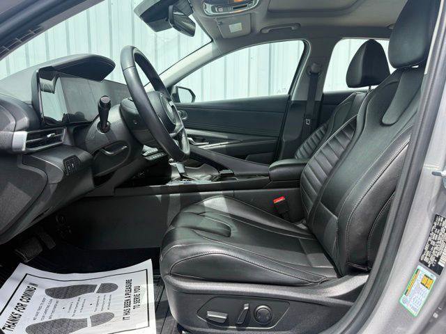 Used 2025 Hyundai Elantra Limited FWD image 6