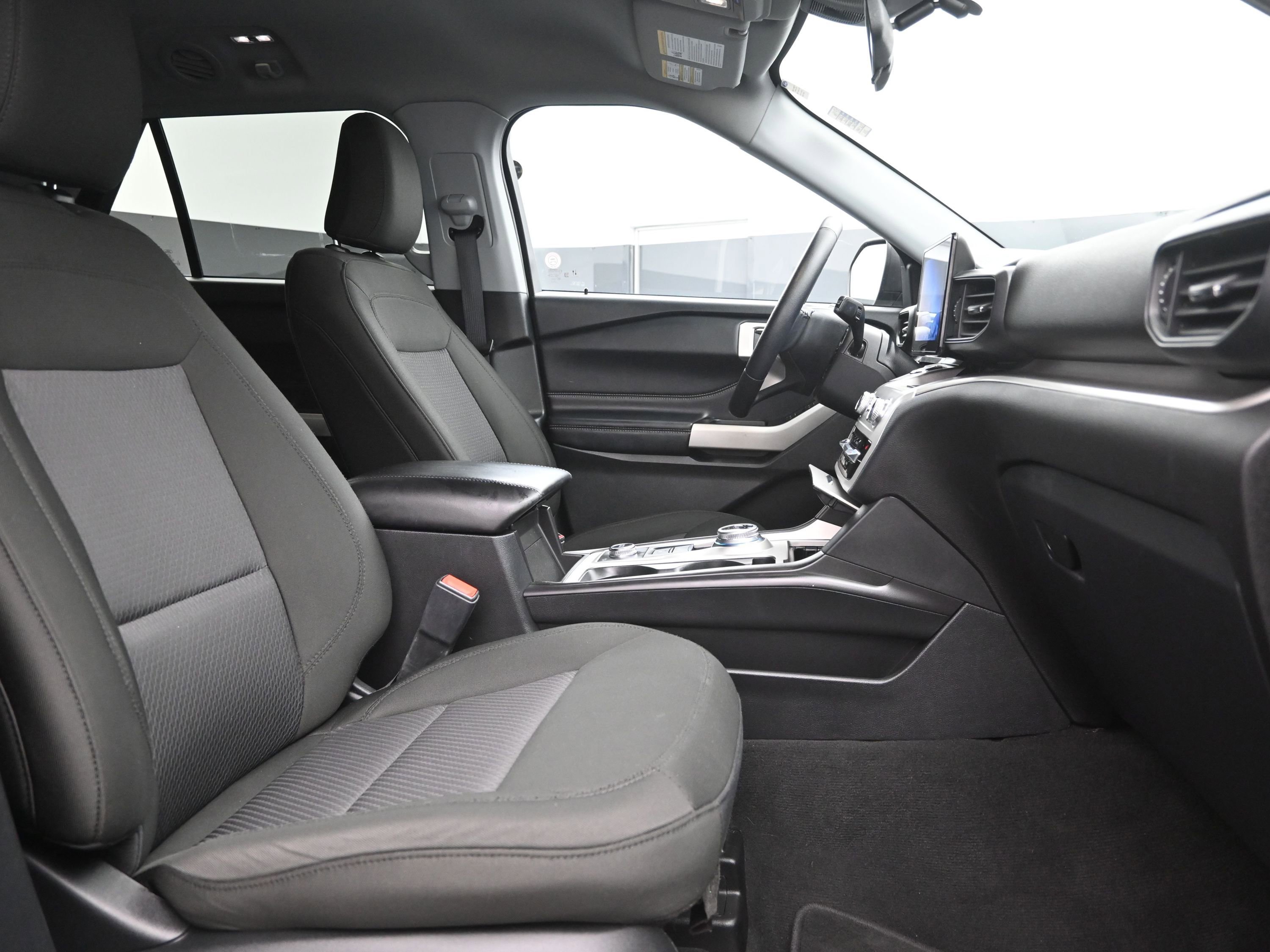 Used 2022 Ford Explorer XLT image 29