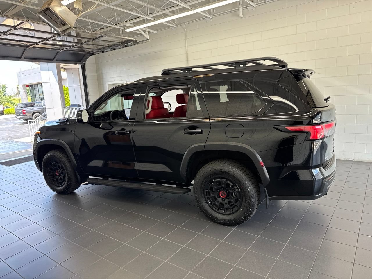 Used 2023 Toyota Sequoia TRD Pro AWD/4WD image 5