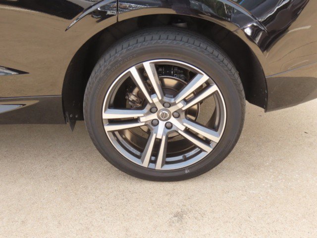Used 2021 Volvo XC60 T5 Momentum w/ Advanced Package FWD image 16