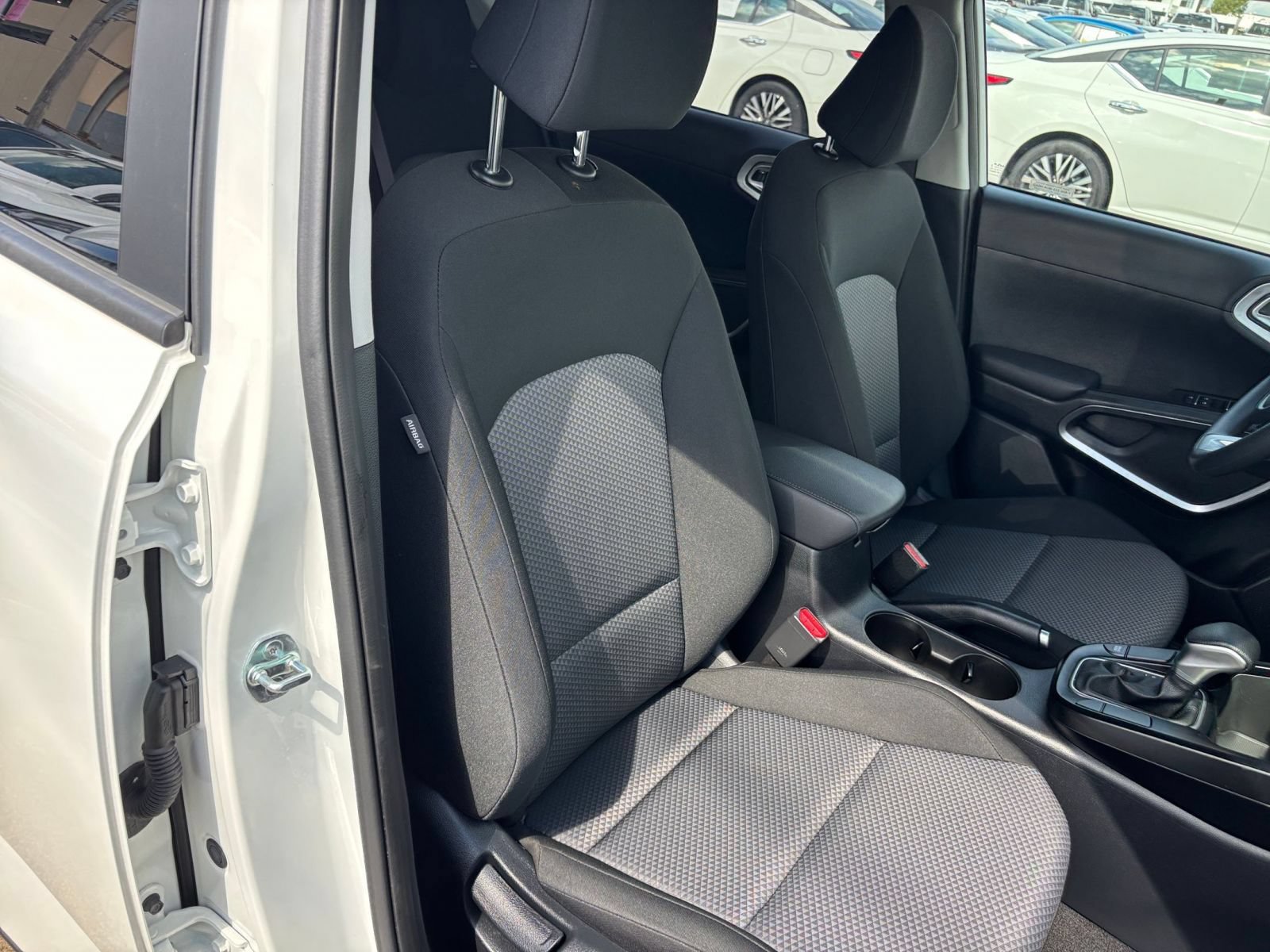 Used 2025 Kia Soul LX w/ LX Technology Package FWD image 34