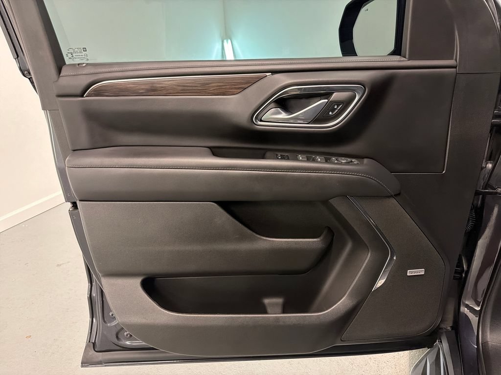 Used 2023 Chevrolet Tahoe LT w/ Luxury Package RWD image 15