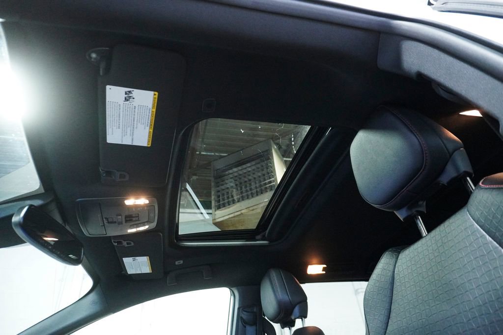 Used 2025 Toyota Sienna XSE image 17