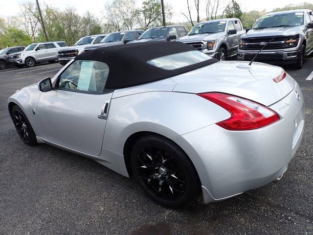 Used 2010 Nissan 370Z Roadster RWD image 4