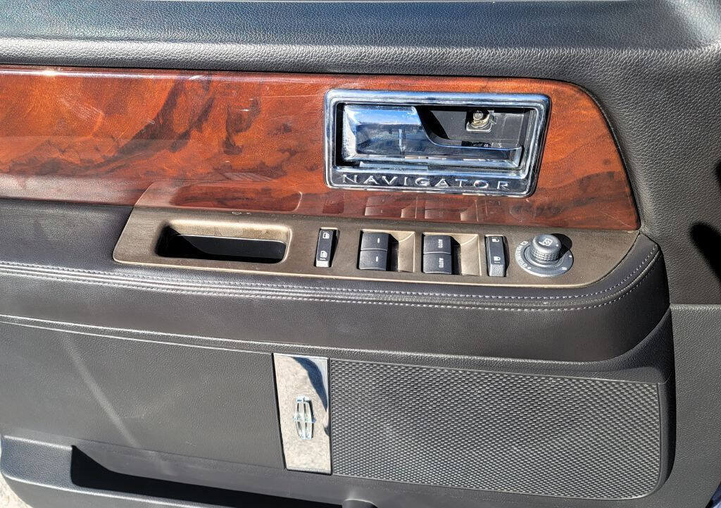Used 2014 Lincoln Navigator L 2WD image 13